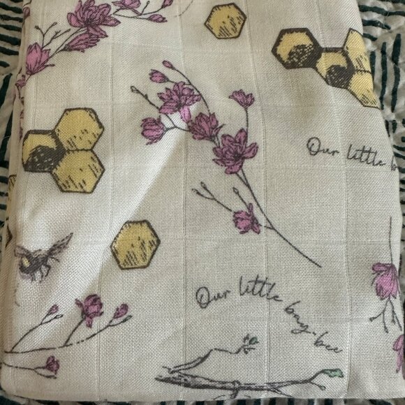 Bass Pro Shops Baby Swaddle Blanket 47"x47" Bee & Flower Print Bamboo/Cotton Ble - Picture 3 of 6